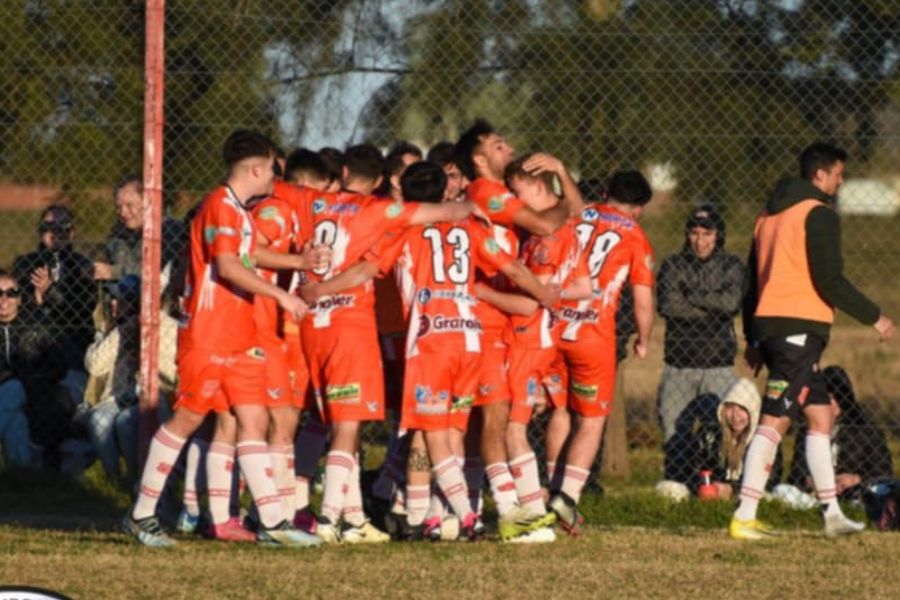 UDL: Roma goleó a Nobleza y festejó en el clásico