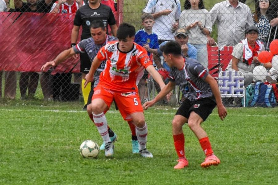 UDL: Roma ganó de local y acaricia el título